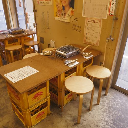 各テーブルにガスコンロが備え付けられており大衆焼肉店の雰囲気を堪能いただきながら厳選肉をお楽しみいただけます♪