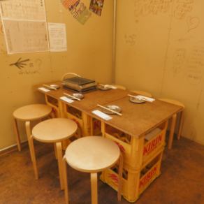 1階席は少人数から中規模宴会まで◎3名席、4名席、5名席、6名席、12名席などシーンに合わせてご利用くださいませ！