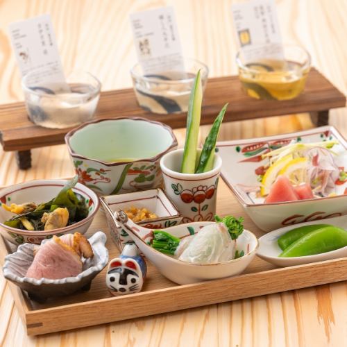 アテの盛り合わせと日本酒飲み比べ3種