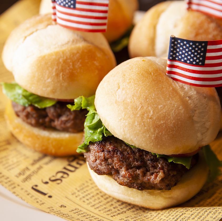 The popular Rick's Burger is also mini-sized and each person can enjoy one ☆