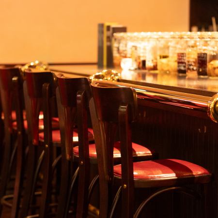 The stylish counter seats are perfect for casual drinks and dates.The glossy tables have a luxurious feel, and are recommended for adult dates. Please use it☆
