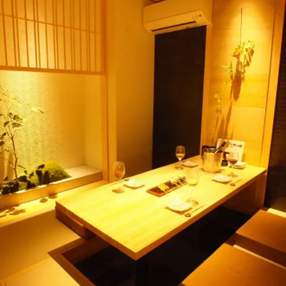 【各種宴会/接待】プライベートの食事会や接待などの利用にオススメの個室。繋げれば最大14名の個室として利用可。